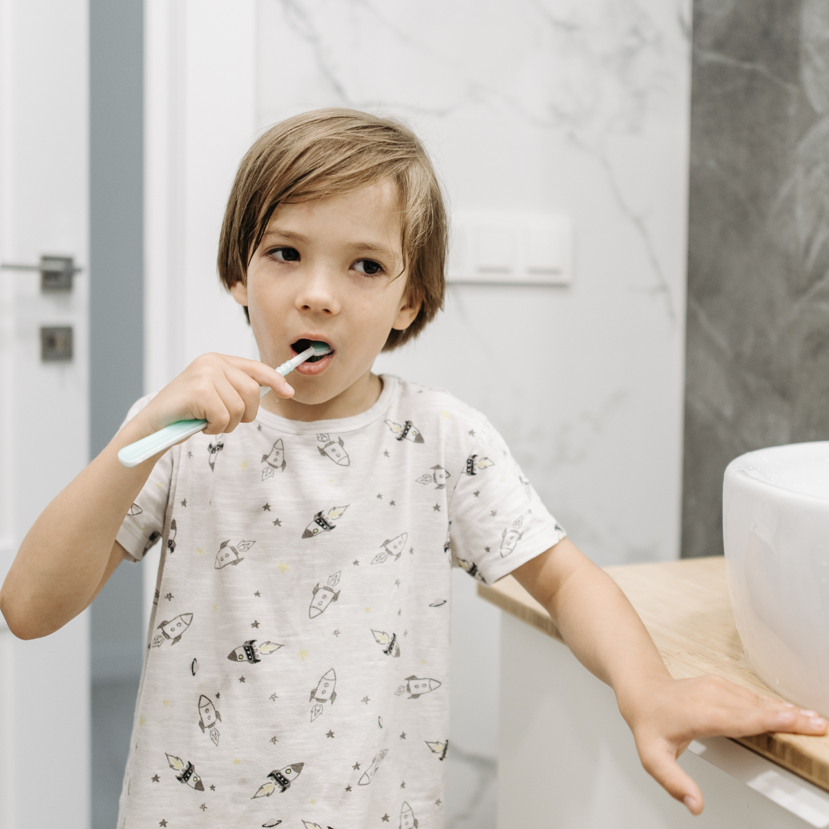 Consejos de la clínica dental del Dr. Mariano Hernández de la Bañeza para el cepillado de los niños Consejos de la clínica dental del Dr. Mariano Hernández de la Bañeza para el cepillado de los niños